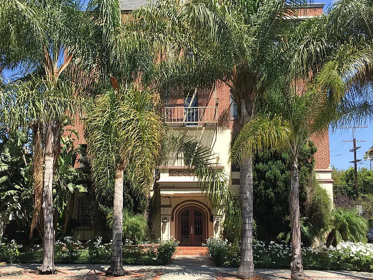 800 Las palmas LLC — Photo 1