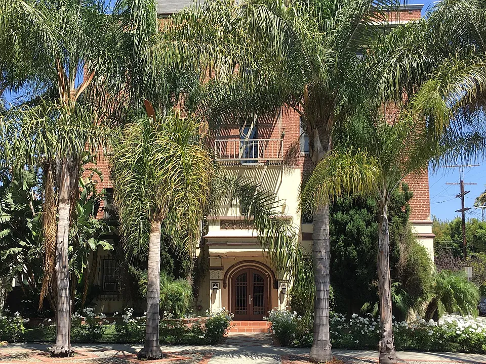 800 Las palmas LLC