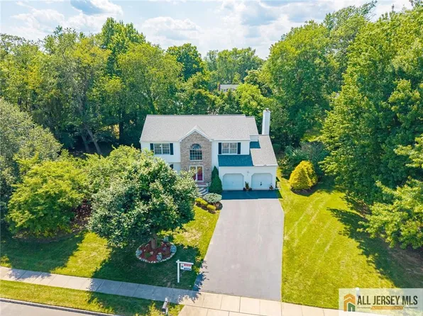 18 Loveland Ct, East Windsor, NJ 08512