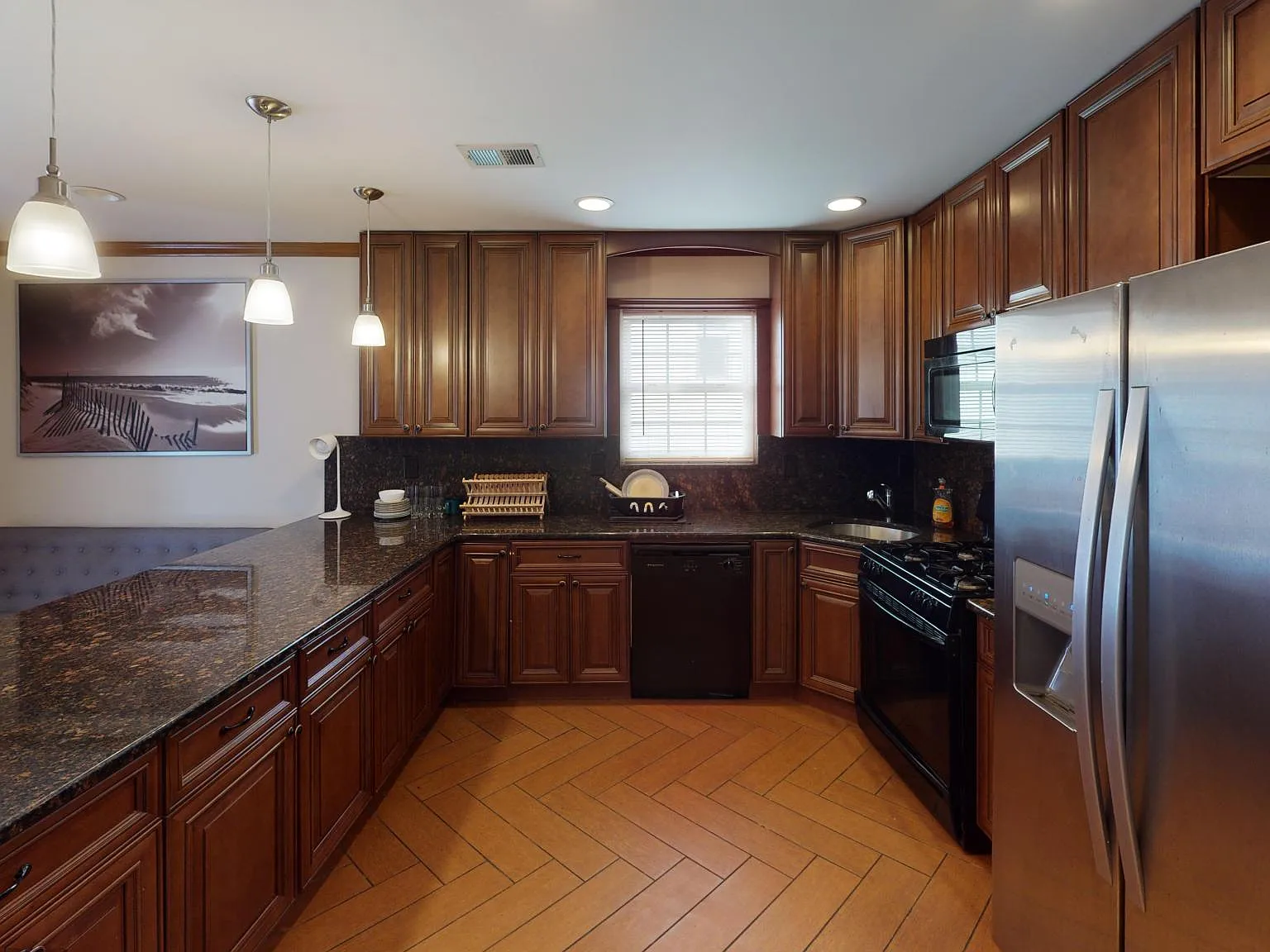 5 bed, $4,800 — Photo 2