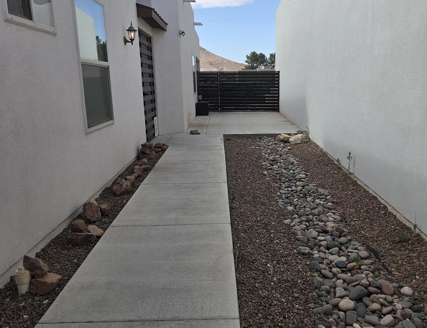 3 bed, 2.5 bath, 2070 sqft, $2,300 — Photo 3