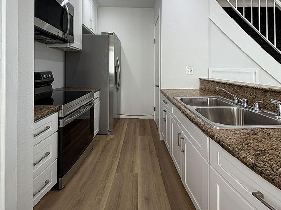 5th image of 3532 Rainbow Ln