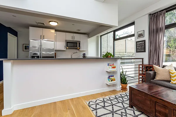 Sold by REMAX Elite | media 17