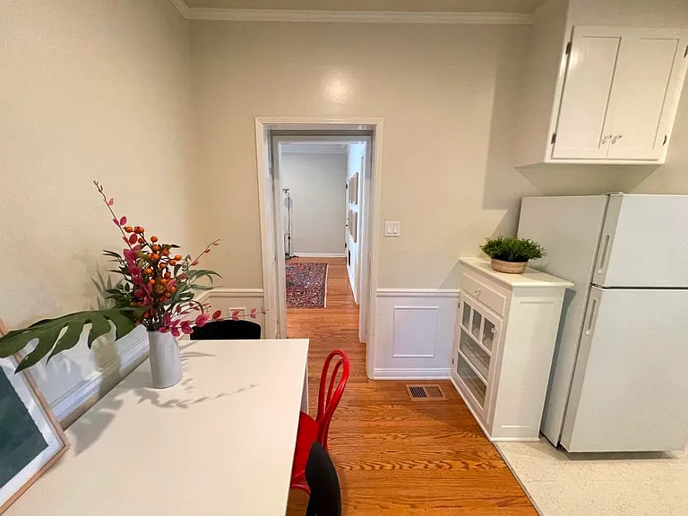 2285 N Beachwood Dr #5 — Photo 24