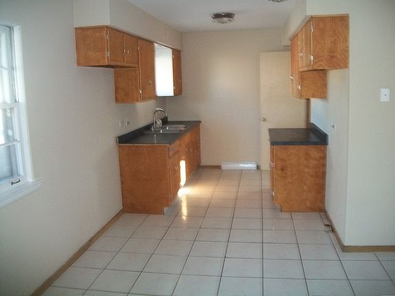 3rd image of 1639 N 36th Ave