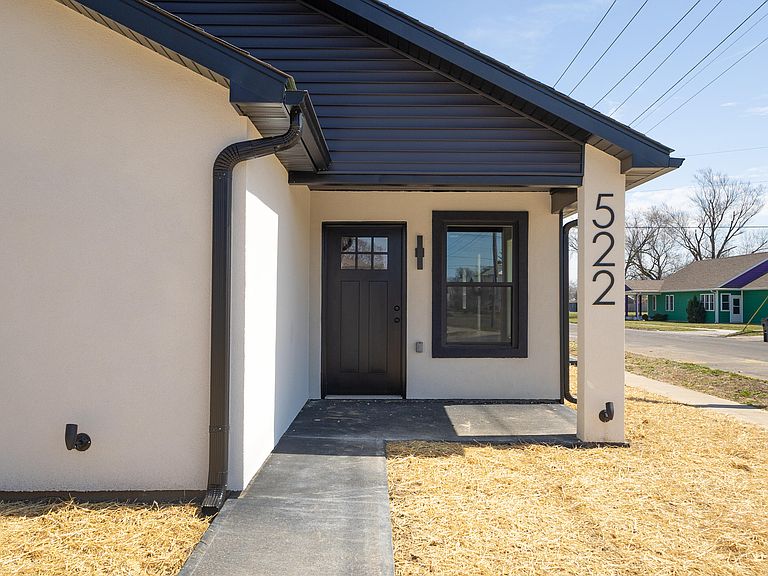 Listing photo 4