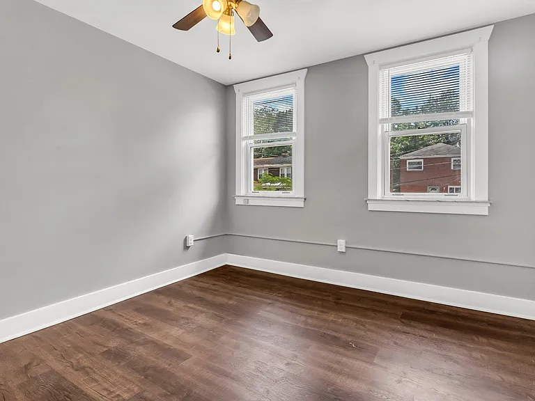 945 Mirror St — Photo 18