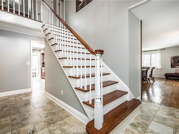 4th image of 109 Stillwood Dr