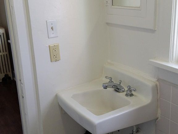 Historic, renovated full bathroom