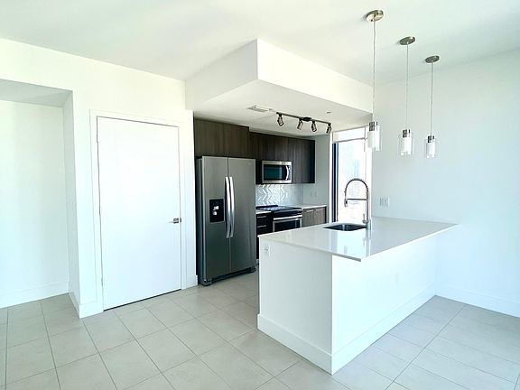 2nd image of 400 NW 1st Ave #0