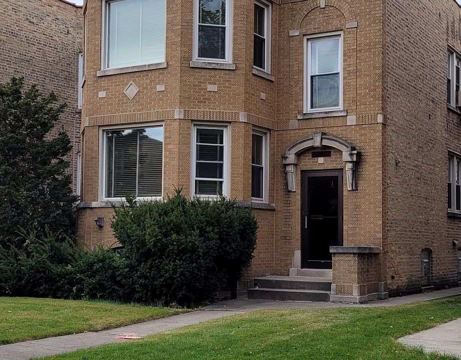 1st image of 5228 W Hutchinson St #1