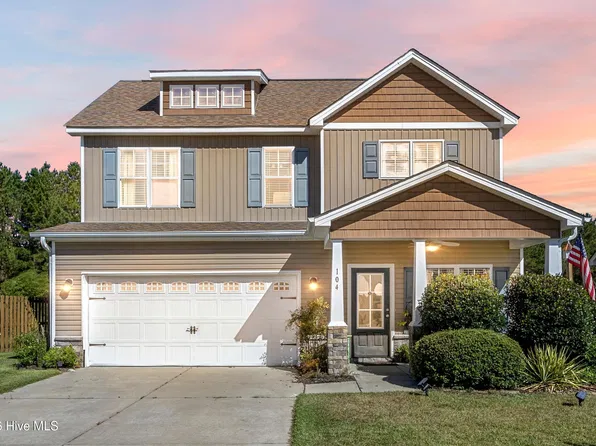 104 Saw Grass Drive, Maple Hill, NC 28454