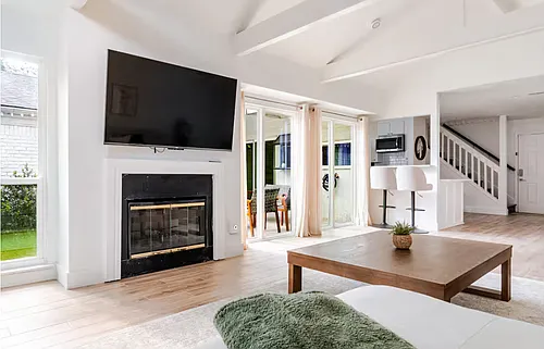 2836 Lee St Photo 1