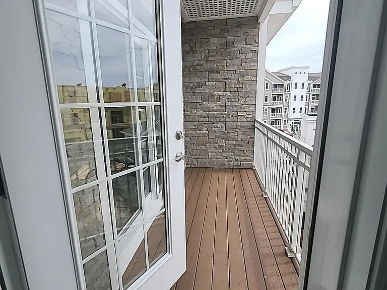 320 Middlesex Ave #B305 — Photo 17