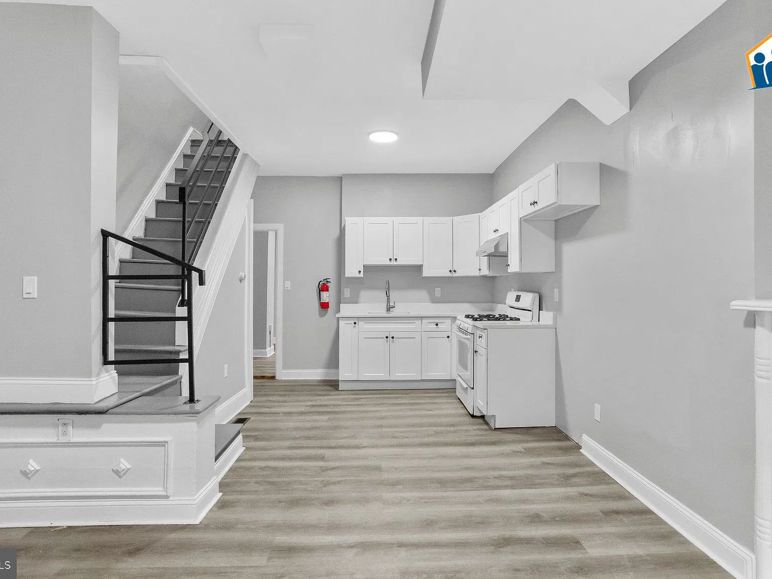 4 bed, 1.0 bath, 1036 sqft, $1,550 — Photo 3