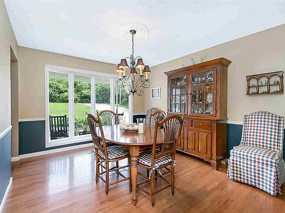 4th image of 25340 Valley Dr