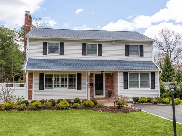 36 Trainer Court, Huntington, NY 11743