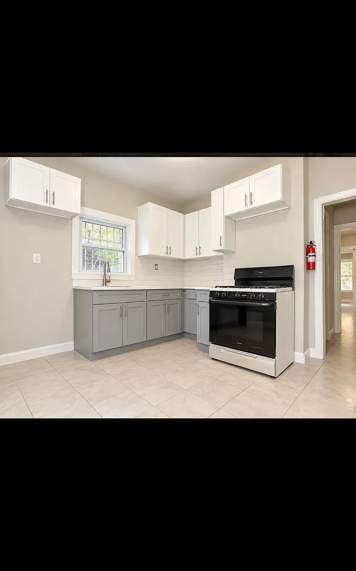 3 bed, $1,950 — Photo 1