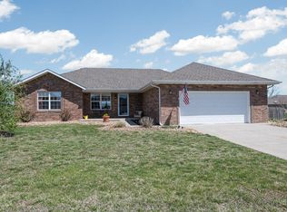 755 E Vivian St, Bolivar, MO 65613