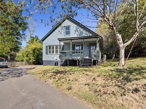 530 W King St, Hillsborough, NC 27278
