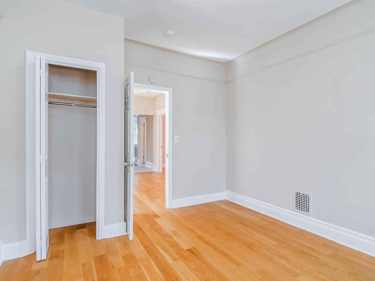 4 bed, 1.0 bath, $2,650 — Photo 4