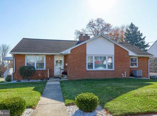 198 Hillcrest Rd, New Holland, PA 17557