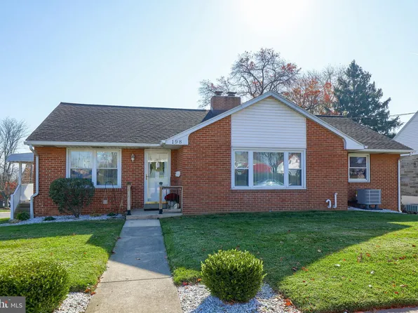 198 Hillcrest Rd, New Holland, PA 17557