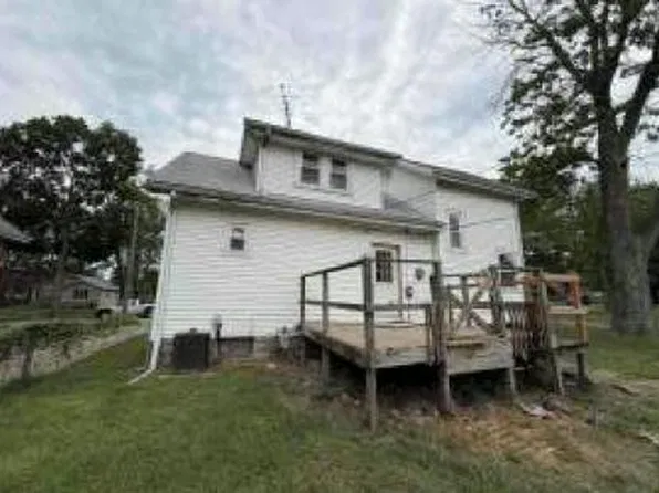 616 Main St, Highland, IL 62249