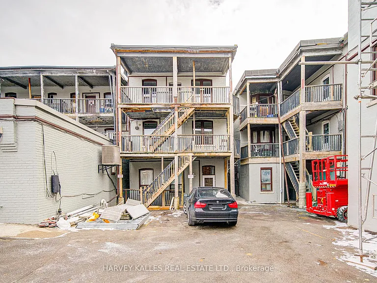 1074 Saint Clair Ave W #4 — Photo 36