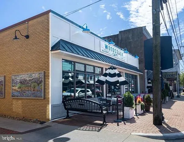 335 S Commerce St — Photo 34