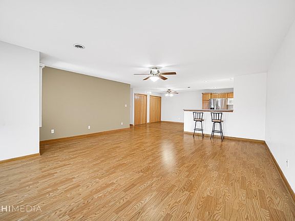 4th image of 962 Elm Dr #B