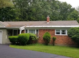 4 Herrick Dr, Glenville, NY 12302