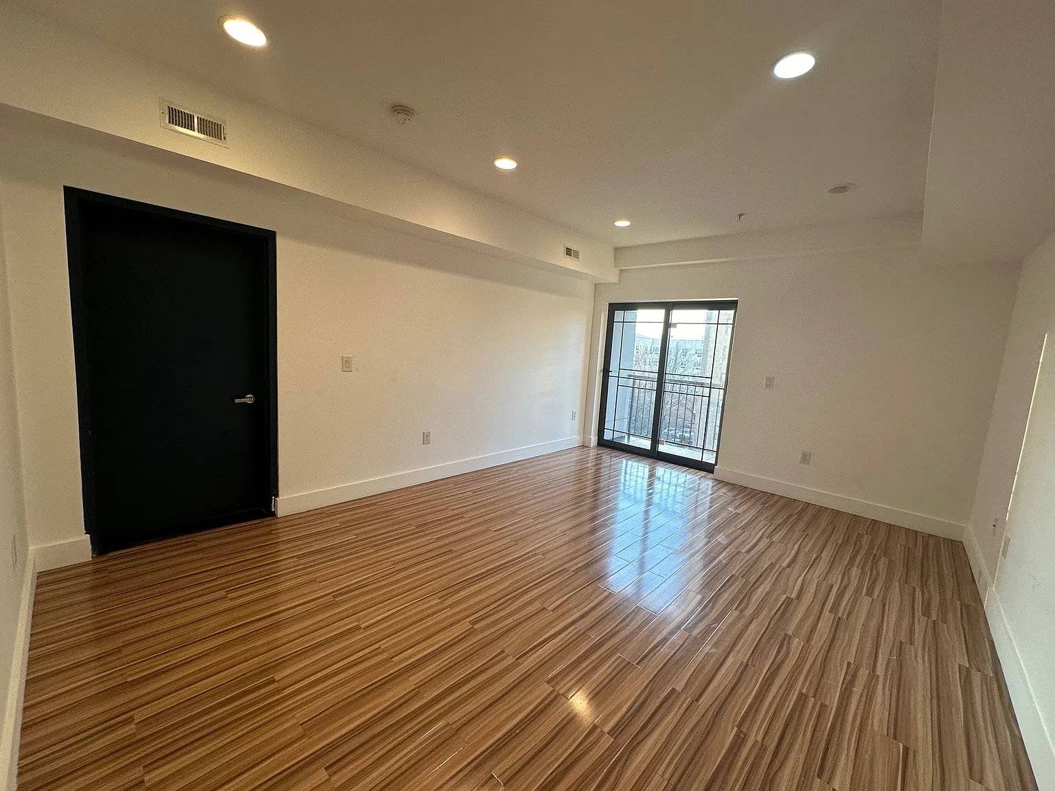 2 bed, 1100 sqft, $3,150 — Photo 4
