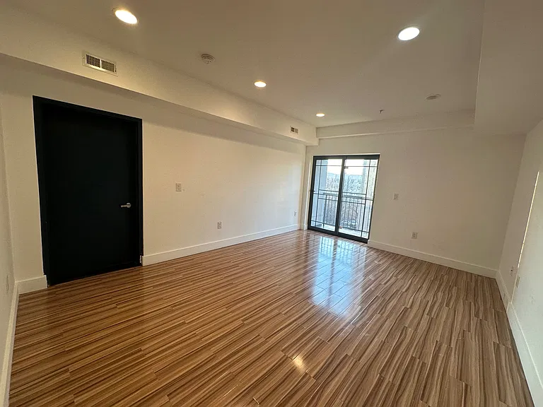 4918 Park Ave #404 — Photo 4