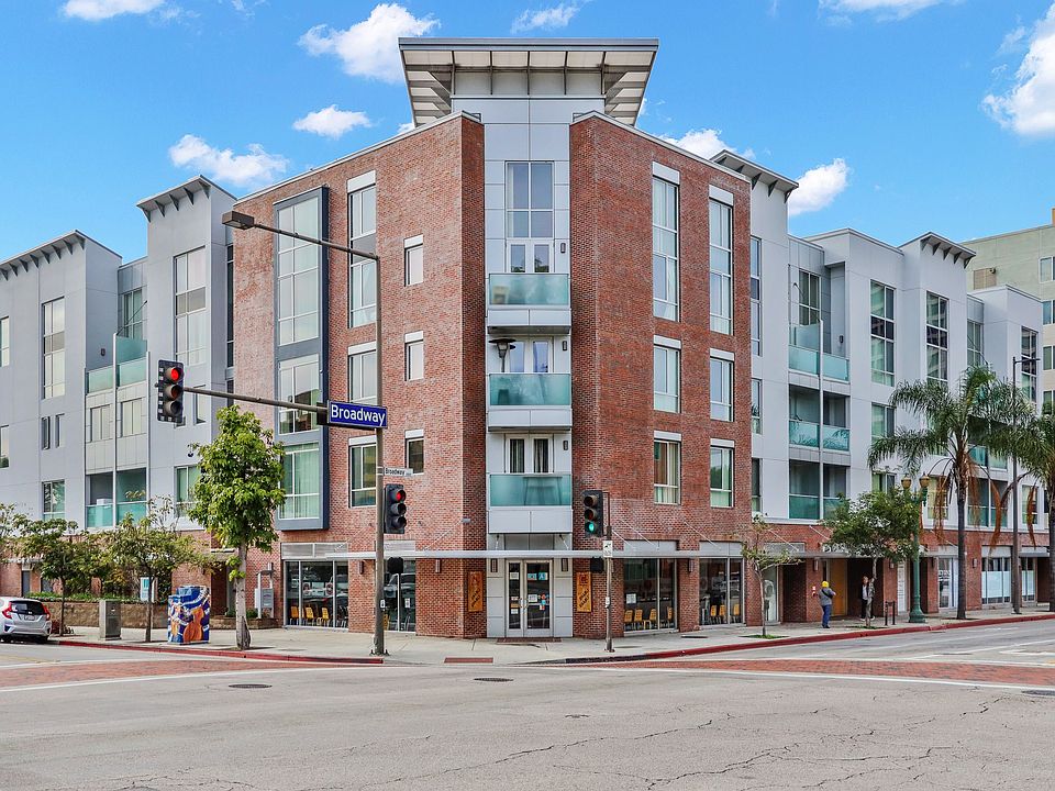 Broadway by Wiseman Building Exterior