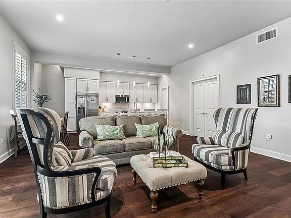 5th image of 731 Saint Charles Ave #409
