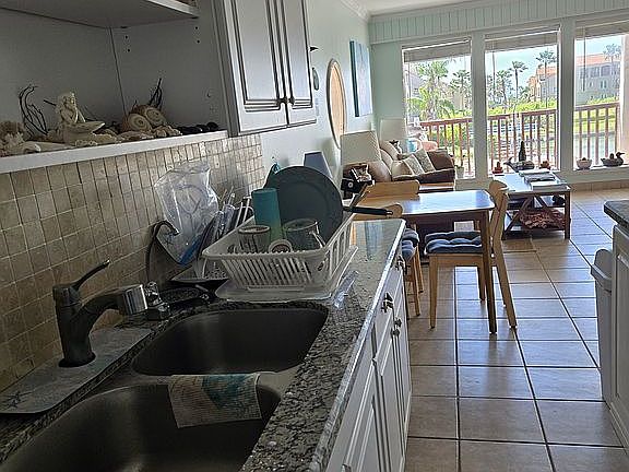 2nd image of 6201 Padre Blvd