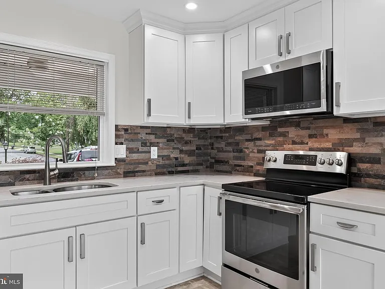 4214 Penner Ln — Photo 15