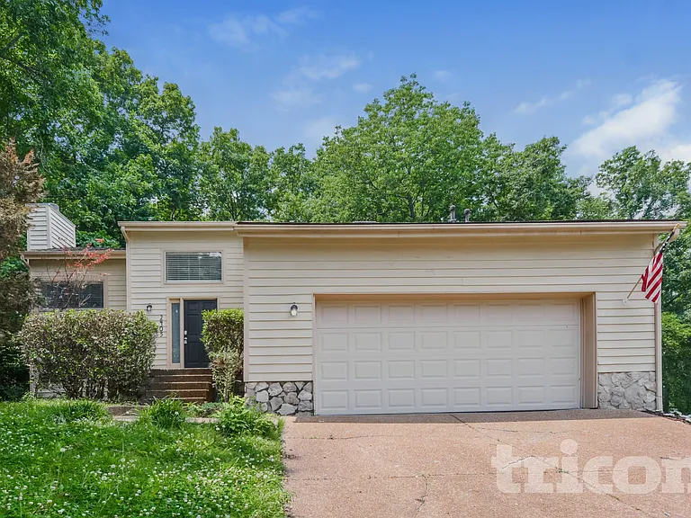 2405 Ravine Dr — Photo 1