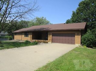 405 E Fillmore Ave, Fairfield, IA