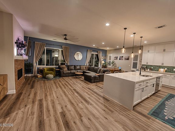 4th image of 274 Commodore Dr