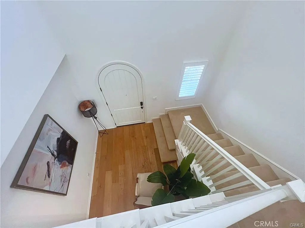 3 bed, 2.5 bath, 1868 sqft, $5,950 — Photo 2