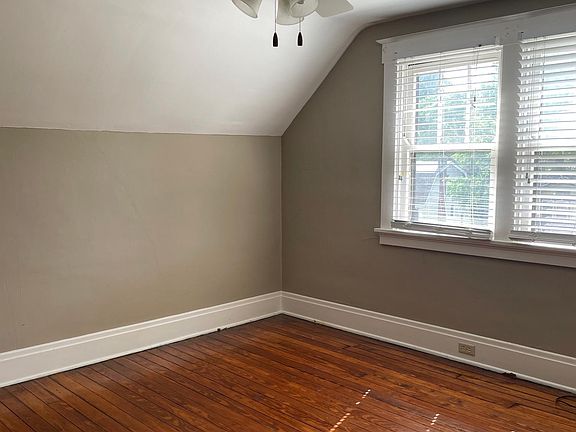 5th image of 5940 Woodmont Ave Unit 2