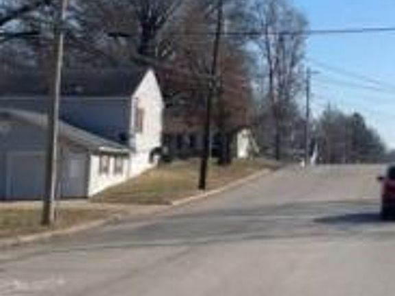 Exterior Neighborhood (street photo)