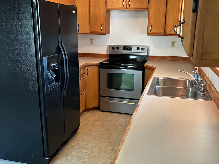 145 NW Bonneville Dr — Photo 5