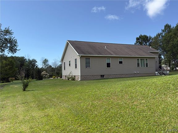 3rd image of 22 Stone Ridge Dr