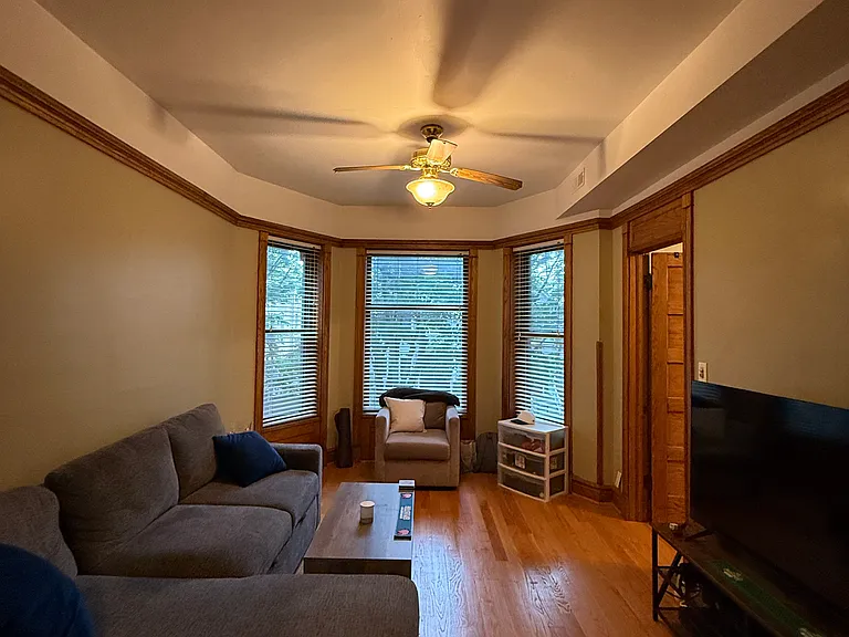 1134 W Oakdale Ave #2F — Photo 3