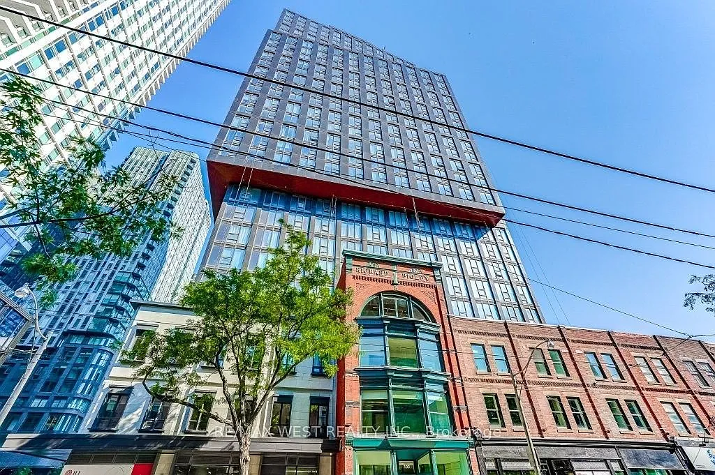 Queen Central Condos — Photo 1