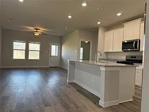 4 bed, 2.5 bath, 2067 sqft, $2,350 — Photo 3