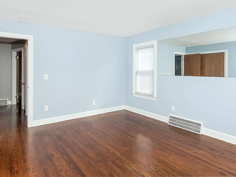 854 Allen St — Photo 20